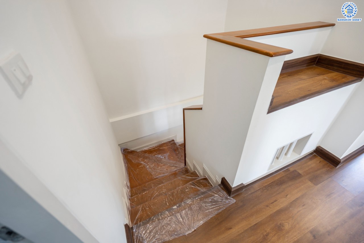 บ้านมือสองตกแต่งใหม่ ม.เดอะวิลล่า ราชพฤกษ์-ท่าอิฐ หลังมุม แบรนด์ Property Perfect โซนต้นโครงการ เดินทางสะดวก เนื้อที่ 23.9 ตร.ว. ฟังก์ชัน 3 ห้องนอน 2 ห้องน้ำ จอดรถได้ 1 คัน บนทำเลเชื่อมต่อทั้ง ถ.รัตนาธิเบศร์ และถ.ราชพฤกษ์ และเพียง 10 นาทีถึงรถไฟฟ้า "สถานีบางรักน้อยท่าอิฐ"...